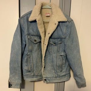 (SOLD) Levi’s Vintage 80s Sherpa Denim Trucker Jacket. 42